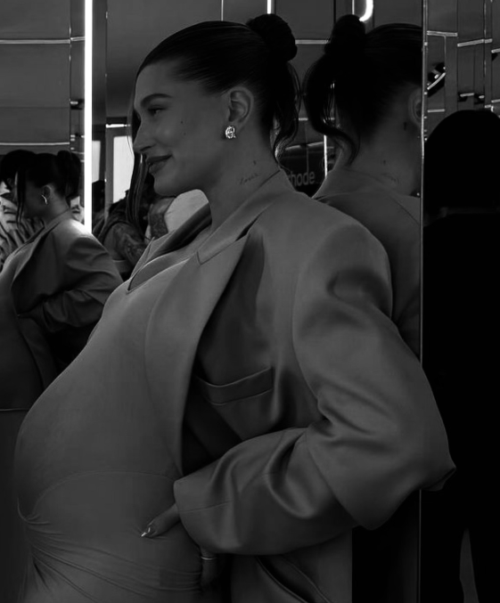 Hailey Bieber’s Curated Maternity Elegance 